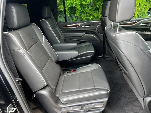 Used 2023 Cadillac Escalade ESV Premium Luxury AWD/4WD image 41