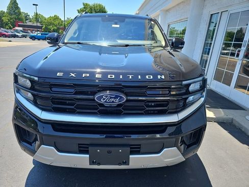Used 2025 Ford Expedition Platinum AWD/4WD image 3