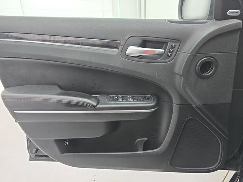 Used 2019 Chrysler 300 Limited RWD image 25
