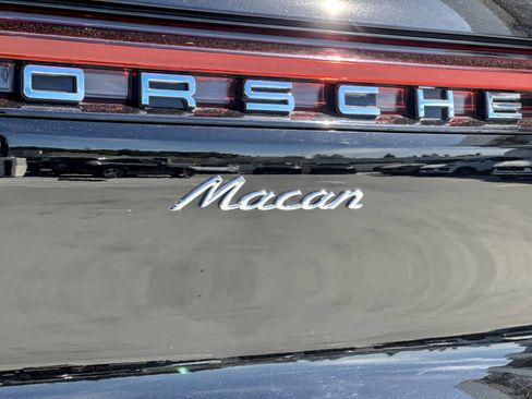 Used 2026 Porsche Macan AWD/4WD image 28