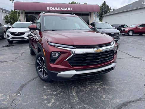 Used 2025 Chevrolet TrailBlazer LT w/ LT Cold Weather Package AWD/4WD image 1