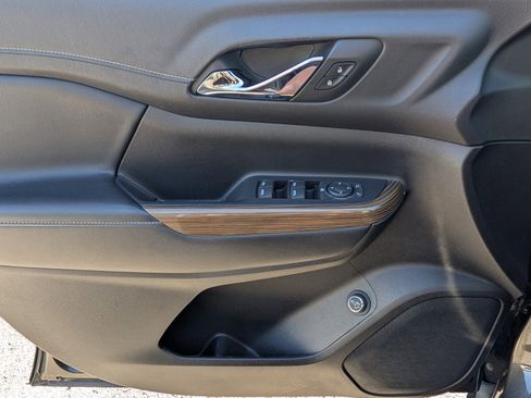 Used 2019 GMC Acadia SLE image 33