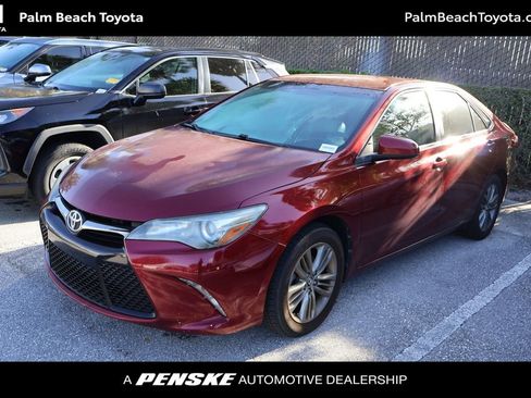 Used 2017 Toyota Camry SE image 1