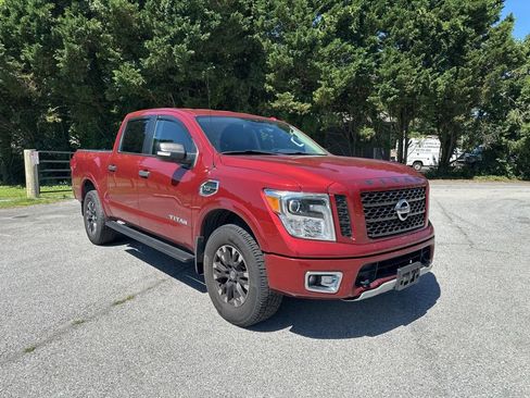 Used 2017 Nissan Titan PRO-4X AWD/4WD image 3