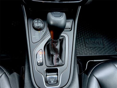 Used 2019 Jeep Cherokee Trailhawk w/ Cold Weather Group image 14