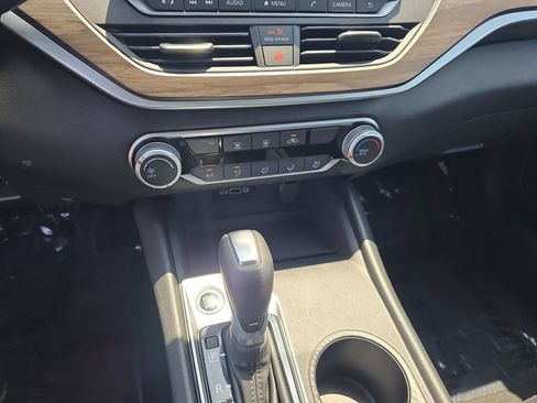 Used 2025 Nissan Altima 2.5 SV FWD image 17