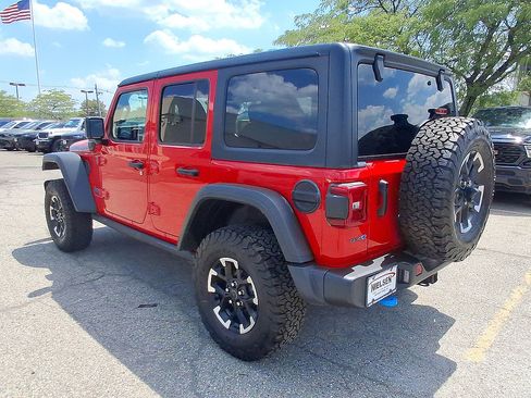 Used 2025 Jeep Wrangler Unlimited Rubicon 4xe w/ Convenience Group AWD/4WD image 28