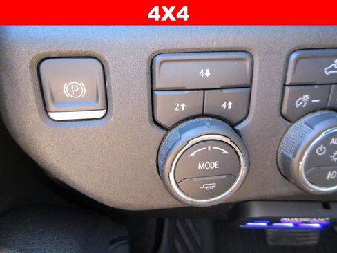 Used 2024 Chevrolet Silverado 2500 LT AWD/4WD image 29