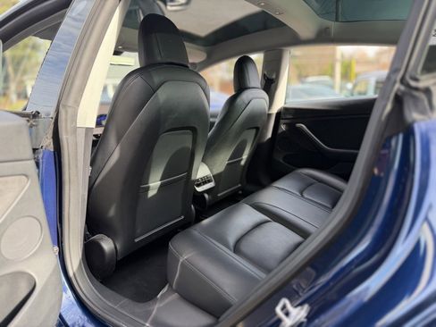 Used 2022 Tesla Model 3 Standard Range image 30