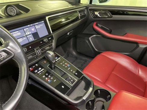 Used 2022 Porsche Macan image 35