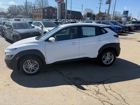 Used 2023 Hyundai Kona SE w/ Cargo Package image 3