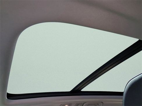 Certified 2023 Volvo XC60 B5 Ultimate w/ Protection Package Premier image 16