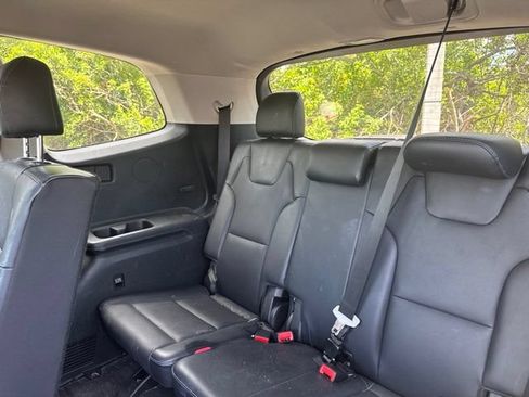 Used 2024 Kia Telluride LX FWD image 8