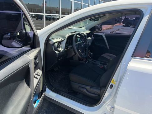 Used 2016 Toyota RAV4 LE FWD image 6