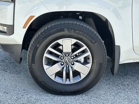 Used 2025 Nissan Frontier SV w/ SV Convenience Package RWD image 32