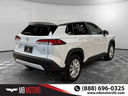 Used 2024 Toyota Corolla Cross LE AWD/4WD image 3