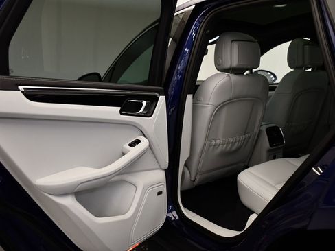 Certified 2025 Porsche Macan image 44