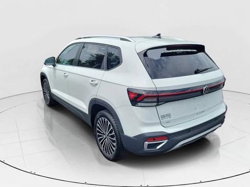 Used 2025 Volkswagen Taos SE FWD image 32