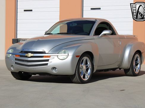 Used 2005 Chevrolet SSR w/ Preferred Equipment Group image 7