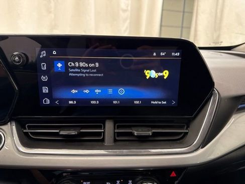 Used 2025 Chevrolet Trax LT w/ LT Convenience Package FWD image 26