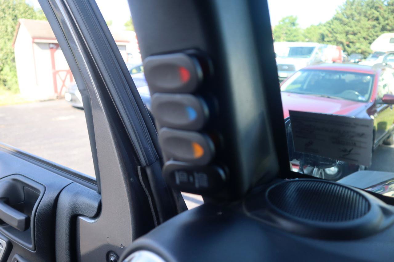 Used 2017 Jeep Wrangler Unlimited Rubicon w/ Cold Weather Group AWD/4WD image 66