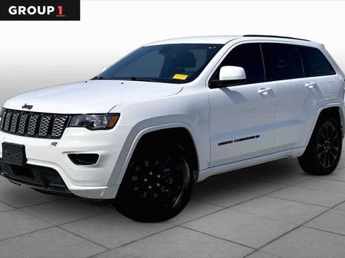 Certified 2022 Jeep Grand Cherokee Laredo X RWD image 1