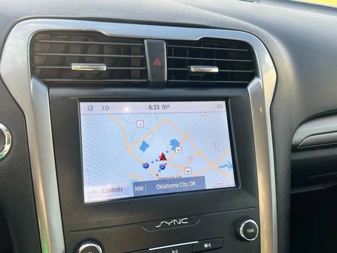 Used 2020 Ford Fusion SE FWD image 18