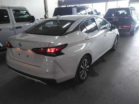 Used 2022 Nissan Versa SV FWD image 3