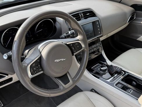 Used 2018 Jaguar XE Prestige RWD image 10