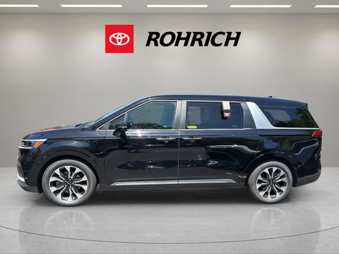 Used 2023 Kia Carnival EX FWD image 9