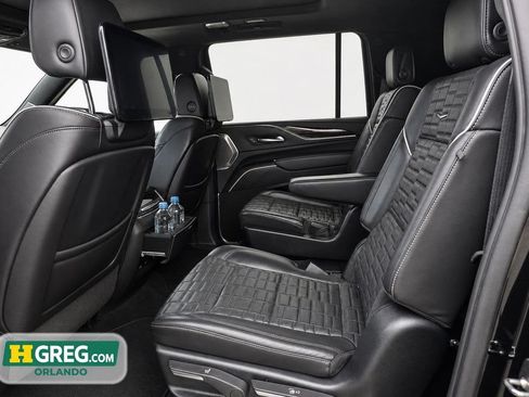 Used 2022 Cadillac Escalade ESV Sport Platinum RWD image 17