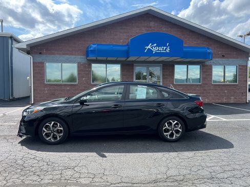 Used 2020 Kia Forte LXS FWD image 3