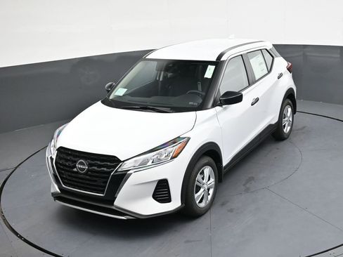 Certified 2025 Nissan Kicks Play S FWD image 31