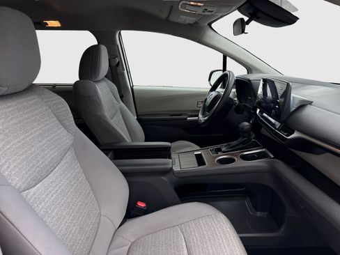 Used 2021 Toyota Sienna LE FWD image 39