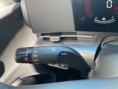 Used 2025 Hyundai Kona SE image 30