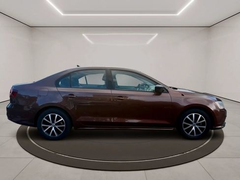 Used 2016 Volkswagen Jetta SE FWD image 4