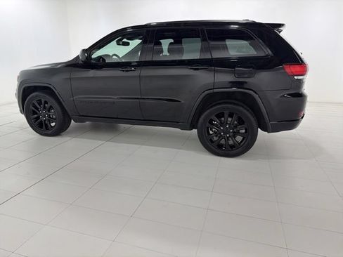 Used 2019 Jeep Grand Cherokee Altitude AWD/4WD image 2