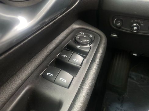 Used 2024 GMC Terrain SLT image 12