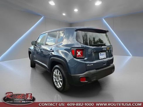 Used 2023 Jeep Renegade Latitude AWD/4WD image 3