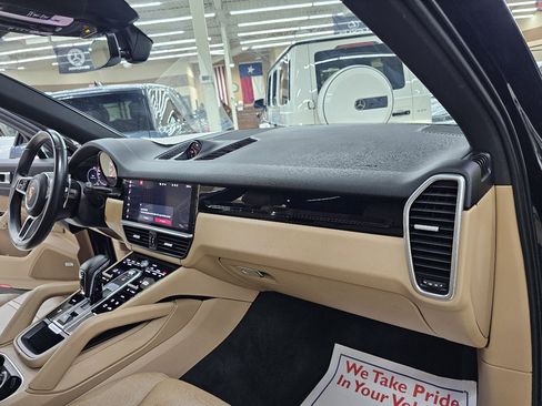 Used 2020 Porsche Cayenne image 23