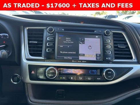 Used 2018 Toyota Highlander XLE image 25