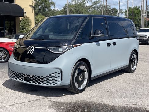 Used 2025 Volkswagen ID. Buzz Pro S RWD image 16