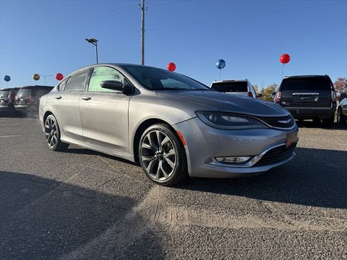 Used 2016 Chrysler 200 S w/ Navigation & Sound Group I FWD image 2