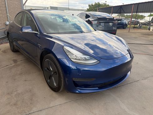 Used 2019 Tesla Model 3 Standard Range RWD image 1