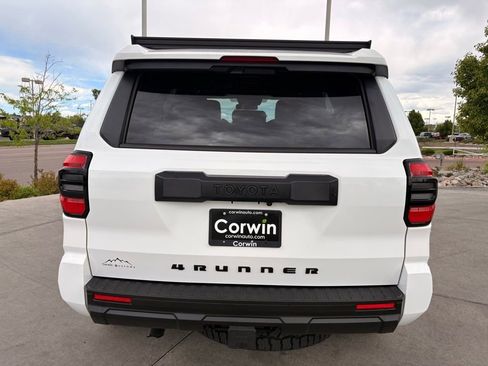 Used 2025 Toyota 4Runner SR5 AWD/4WD image 9