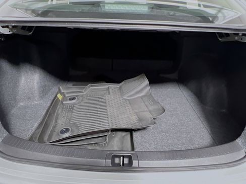 Used 2025 Toyota Corolla LE image 33