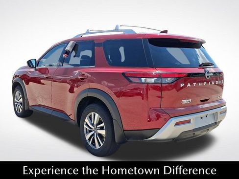 Used 2023 Nissan Pathfinder SL AWD/4WD image 4