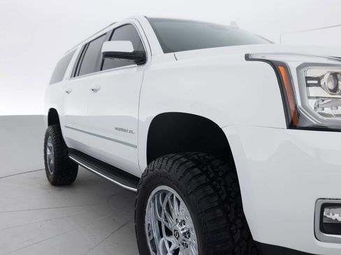 Used 2018 GMC Yukon XL SLT w/ Premium Edition AWD/4WD image 11