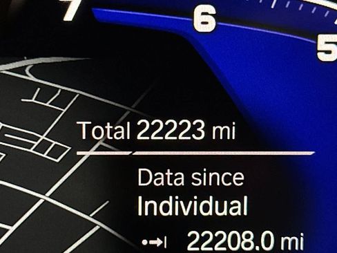 Used 2021 BMW ALPINA B7 xDrive w/ Luxury Rear Seating Package image 25