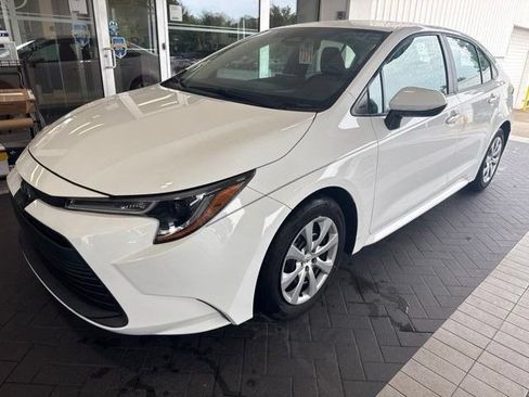 Used 2023 Toyota Corolla LE FWD image 1
